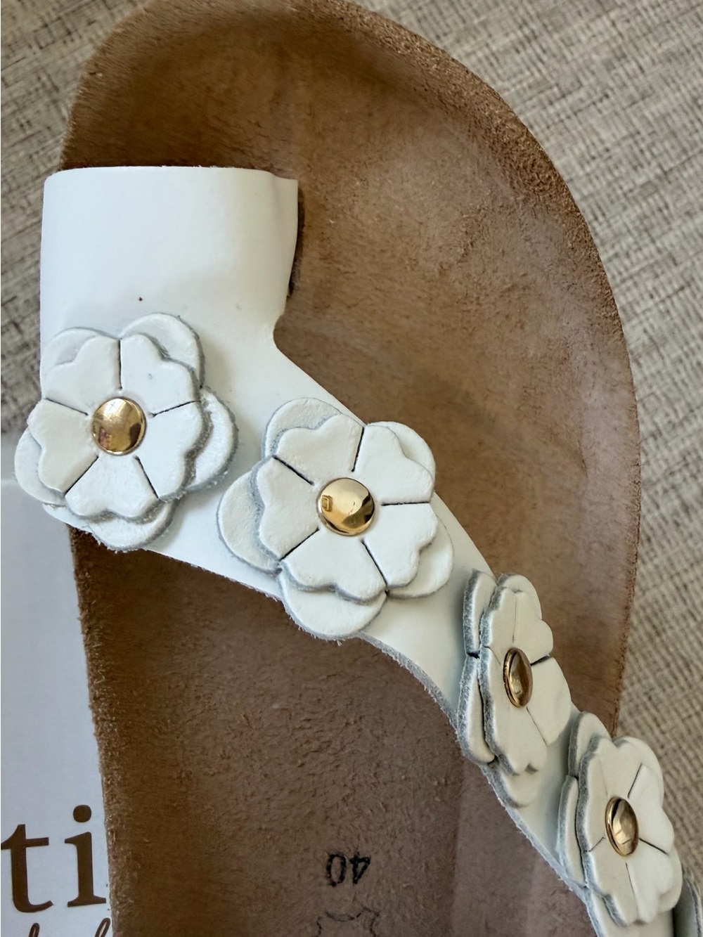 Autenti Spanish White Floral Leather Slide Sandals with Gold Accents